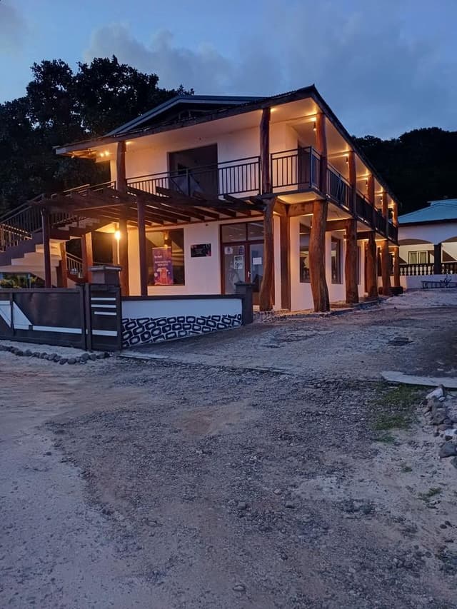 Akuila Hotel